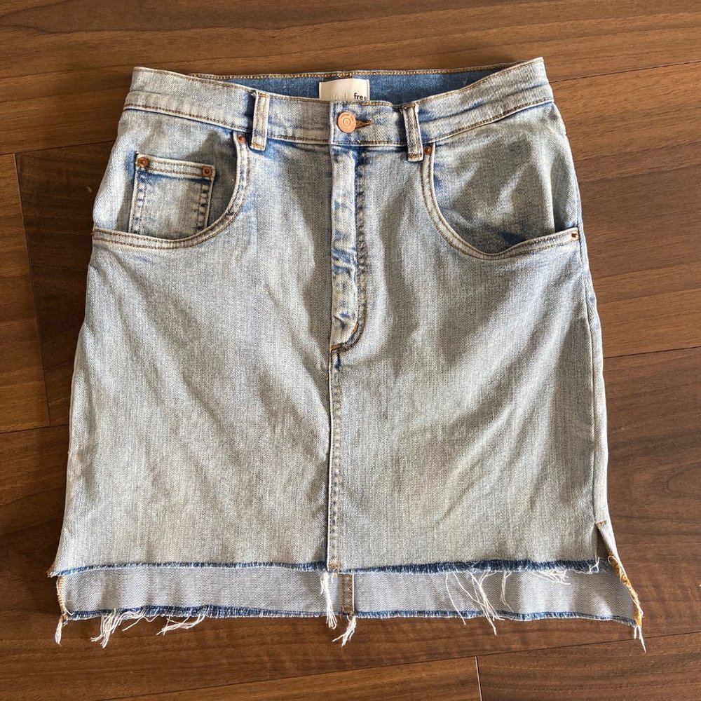 Aritzia Wilfred Free Cut Off Denim Skirt – Size 8